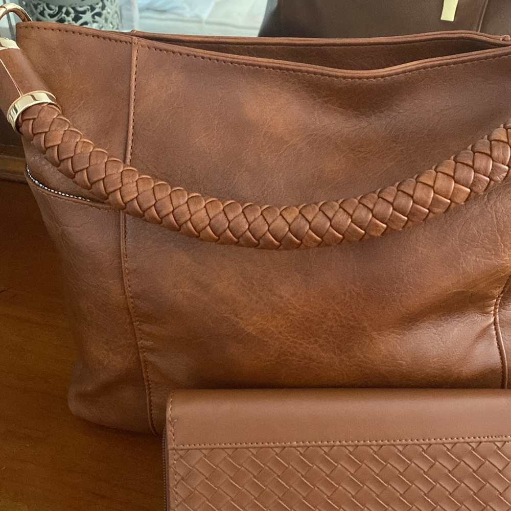 Non branded big tote like new condition really nice super clean - Picture 3 of 8